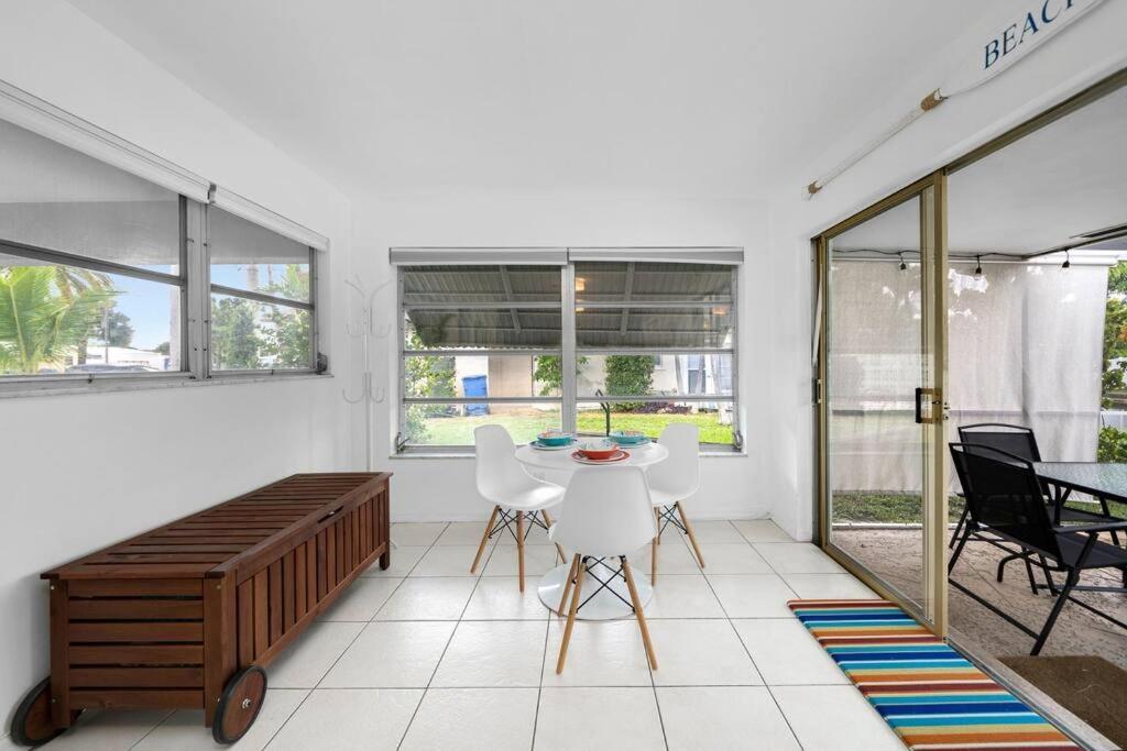 Modern Waterfront Home On Canal With Pool 劳德代尔堡 外观 照片